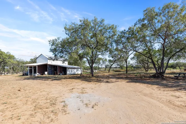 $315,000 | 944 County Road 769, Devine, TX 78016