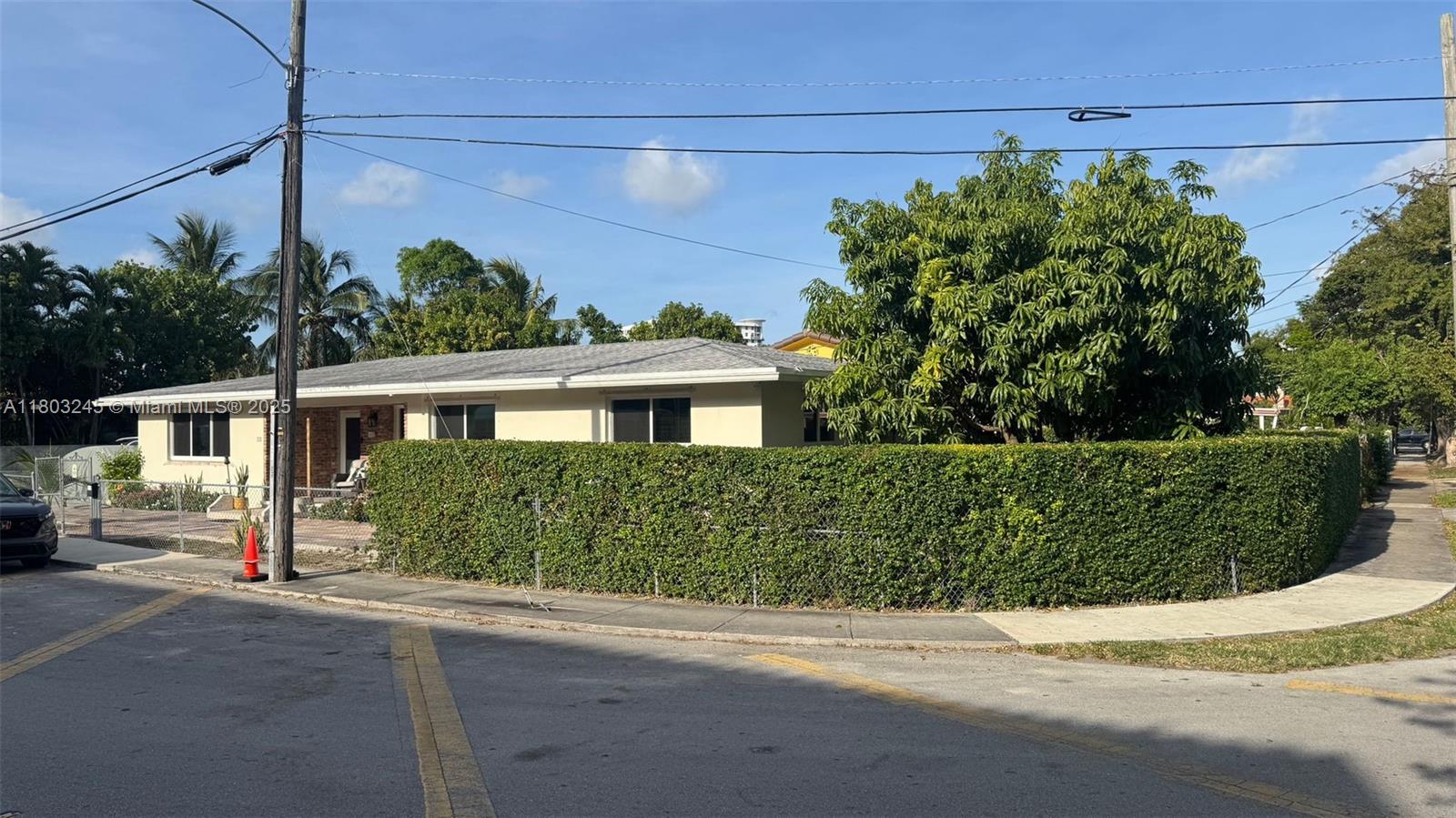 111 Southwest 24th Avenue Miami, FL 33135 - Photo 12 of 41