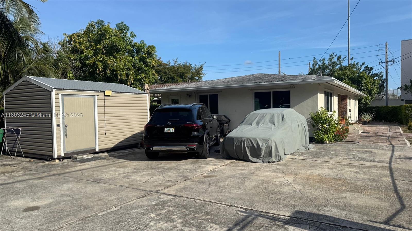 111 Southwest 24th Avenue Miami, FL 33135 - Photo 8 of 41