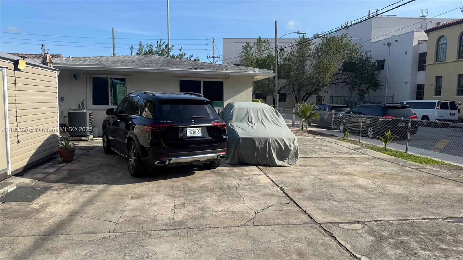 111 Southwest 24th Avenue Miami, FL 33135 - Photo 9 of 41