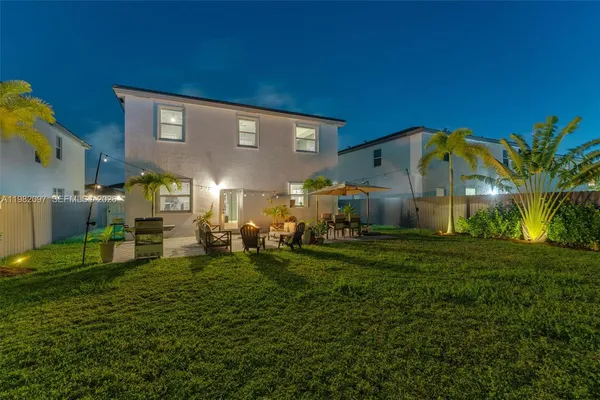 a view of a house with a yard