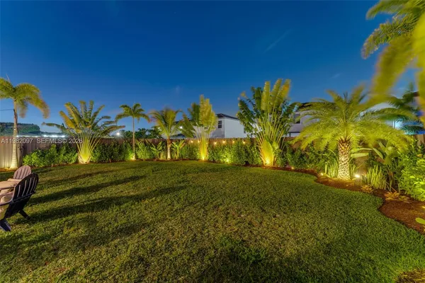a view of a yard