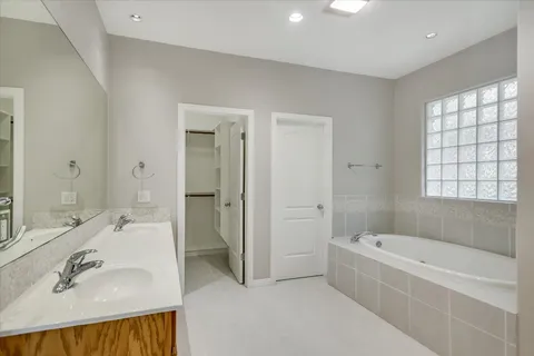 $720,000 | 112 Twin Saddles, Dripping Springs, TX 78620