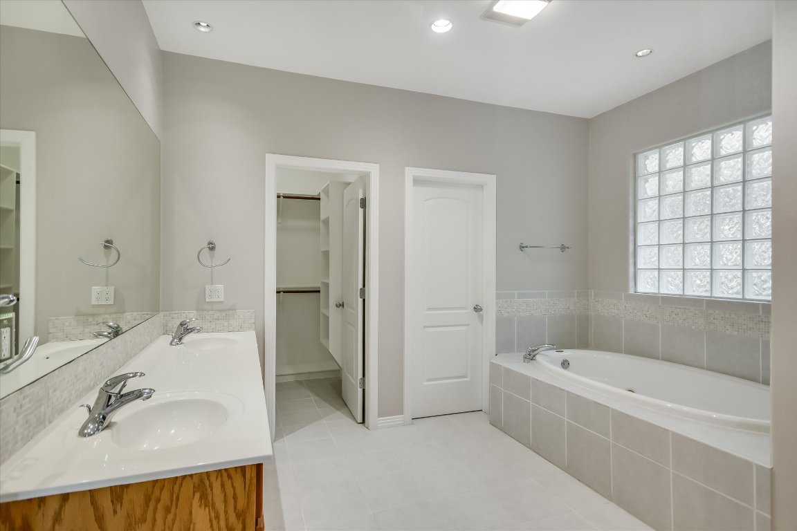 112 Twin Saddles Dripping Springs, TX 78620 - Photo 17 of 29 a bathroom with a tub sink and mirror
