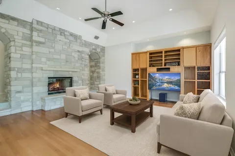 $720,000 | 112 Twin Saddles, Dripping Springs, TX 78620