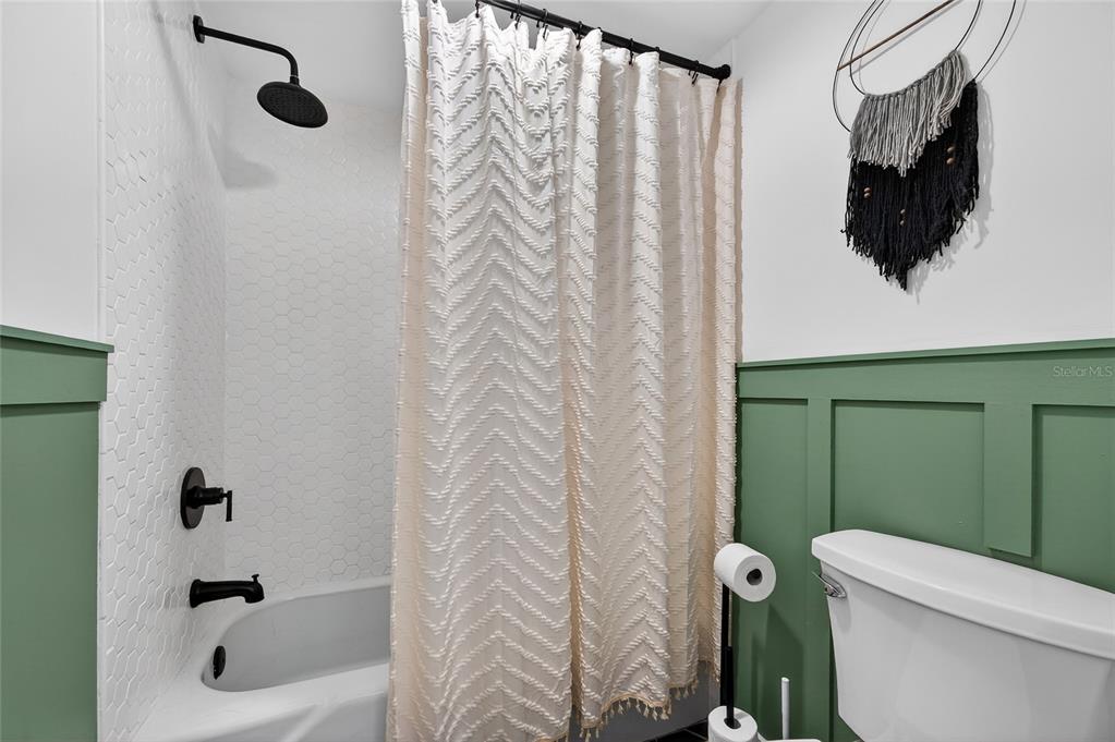 532 Center Road Venice, FL 34285 - Photo 26 of 68 a bathroom with a toilet and a shower curtain