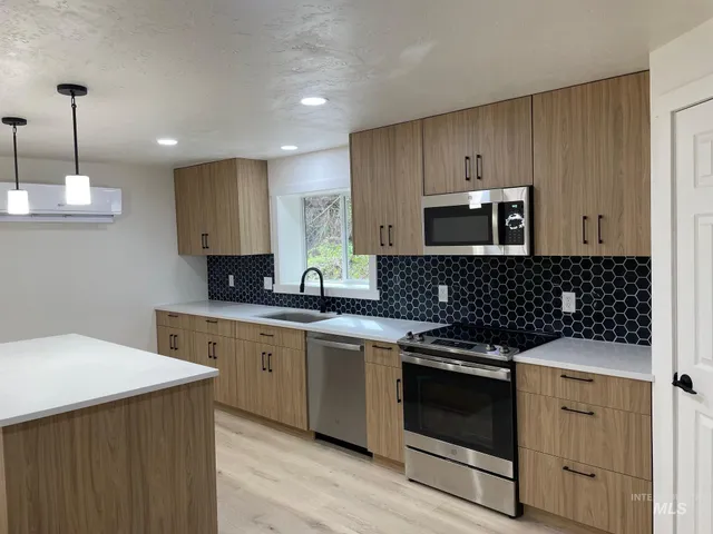 $499,999 | 199 Scriver Woods Road, Garden Valley, ID 83622