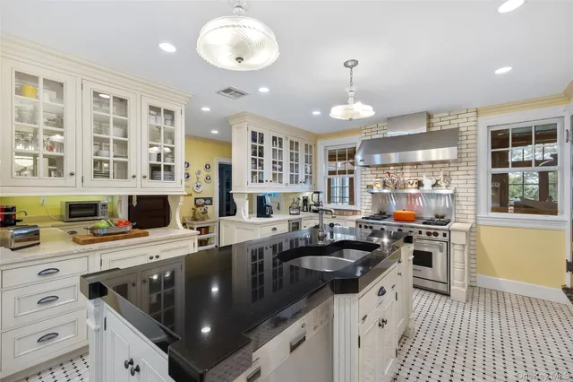 $5,188,000 | 127-1 Beverly Road | Douglaston