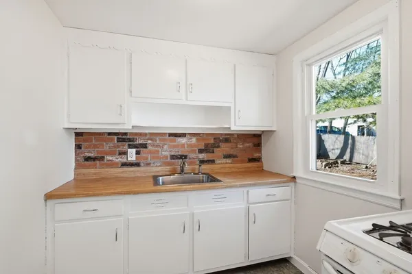 $825,000 | 18-20 Genetti Circle, Bedford, MA 01730