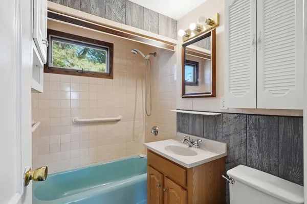 $825,000 | 18-20 Genetti Circle, Bedford, MA 01730