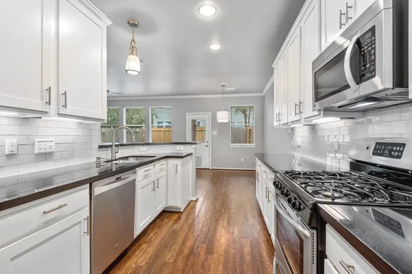 $2,000 | 19 Musk Rose Court, The Woodlands, TX 77382