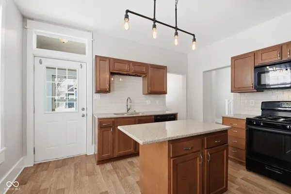 $2,000 | 717 Parkway Avenue, Indianapolis, IN 46203