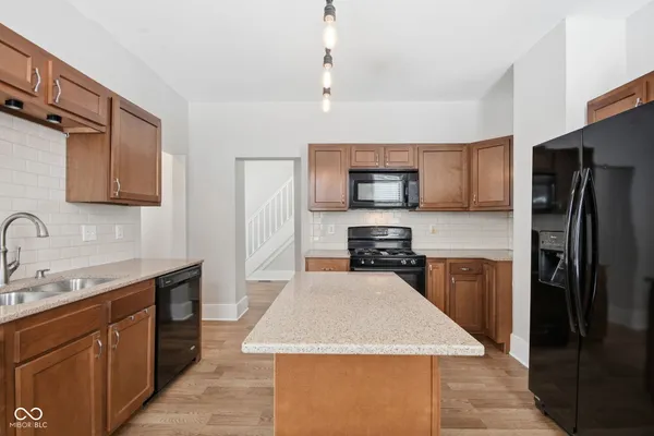 $2,000 | 717 Parkway Avenue, Indianapolis, IN 46203