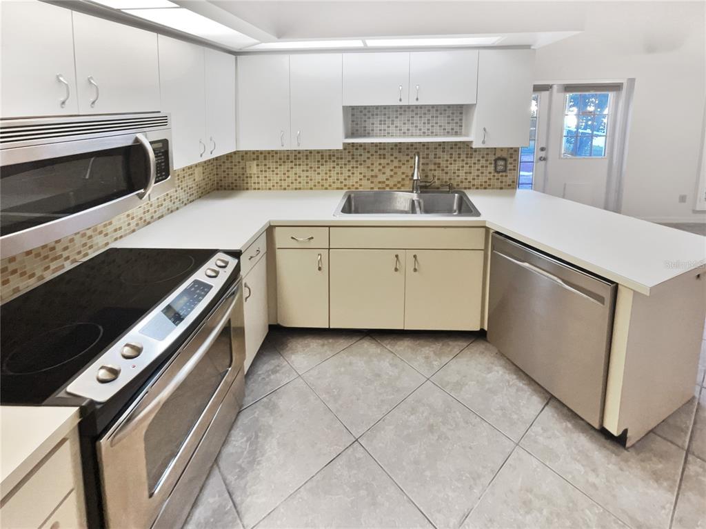 605 Sand Ridge Drive Valrico, FL 33594 - Photo 9 of 26 a kitchen with a stove and a microwave
