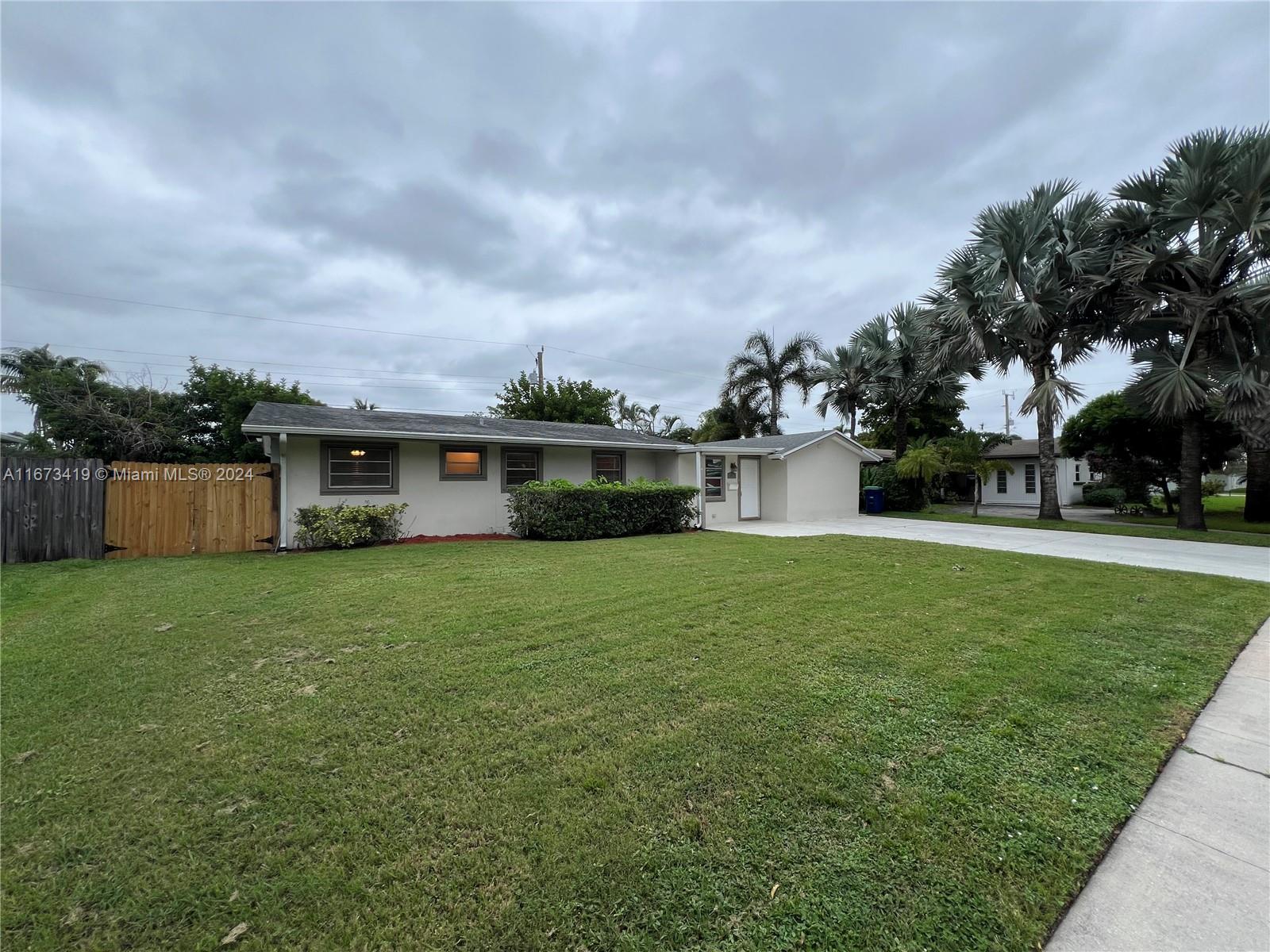 5013 Southwest 90th Terrace Cooper City, FL 33328 - Photo 3 of 36