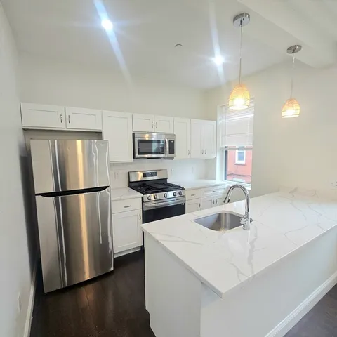 $3,900 | 49 Charter Street, Unit 3, Boston, MA 02113