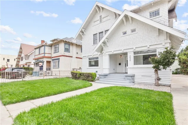 $1,200 | 2636 Normandie Avenue, Los Angeles, CA 90007