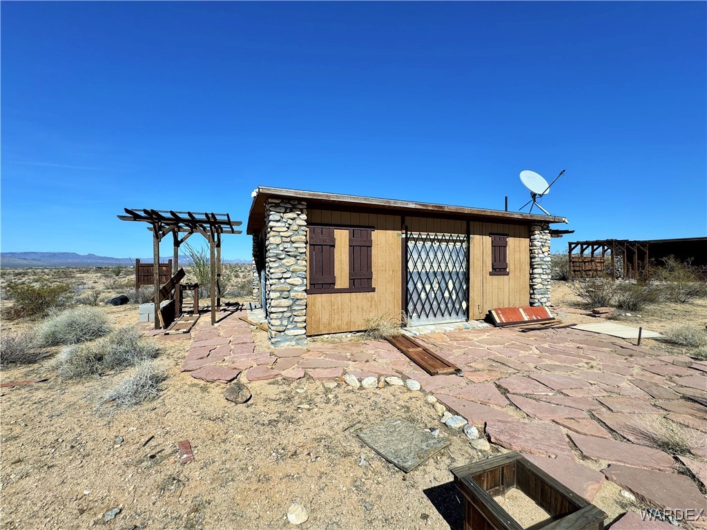 11262 Aripine Road Yucca, AZ 86438 - Photo 4 of 17 Out Buildings