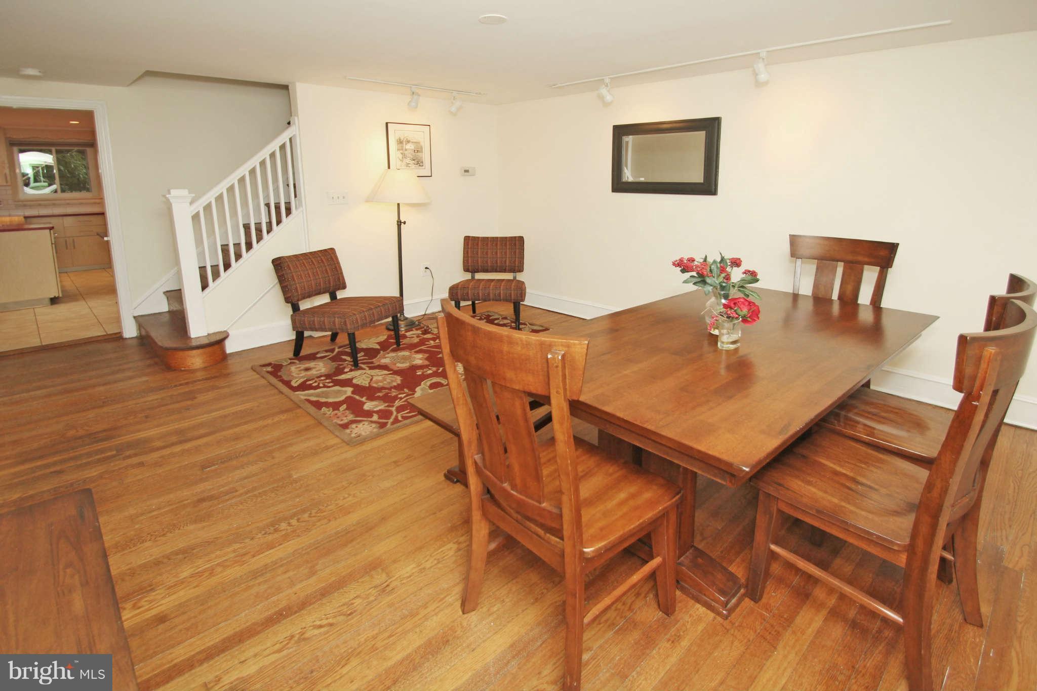124 Hilltop Road Silver Spring, MD 20910 - Photo 11 of 29 More than ample dining/entertaining space