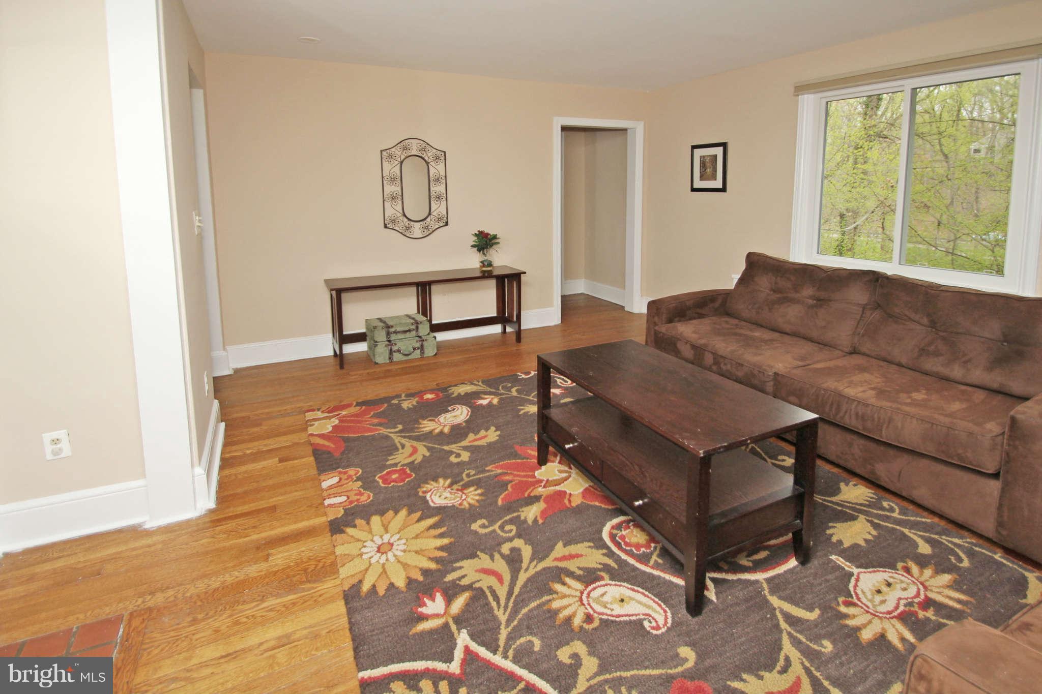 124 Hilltop Road Silver Spring, MD 20910 - Photo 3 of 29 A perfect place to relax