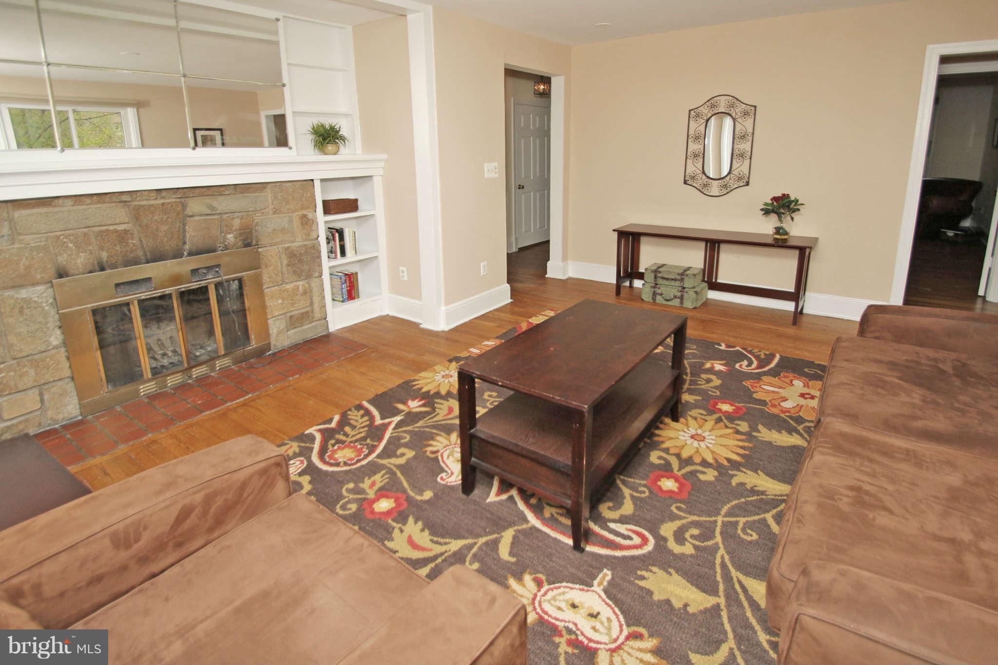 124 Hilltop Road Silver Spring, MD 20910 - Photo 4 of 29 Cozy & inviting