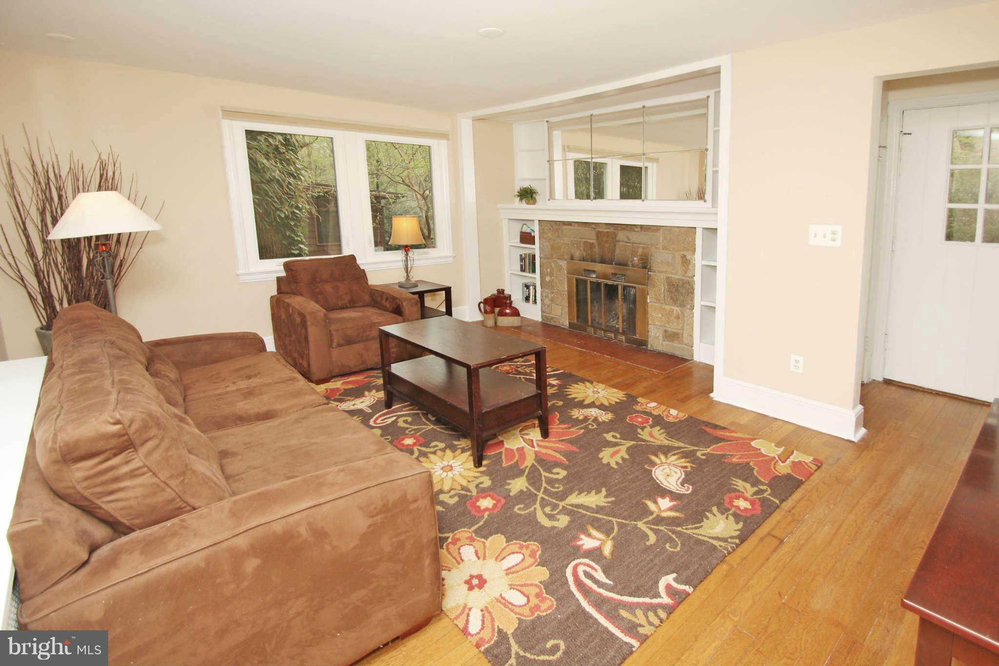 124 Hilltop Road Silver Spring, MD 20910 - Photo 5 of 29 Intimate gathering spaces..