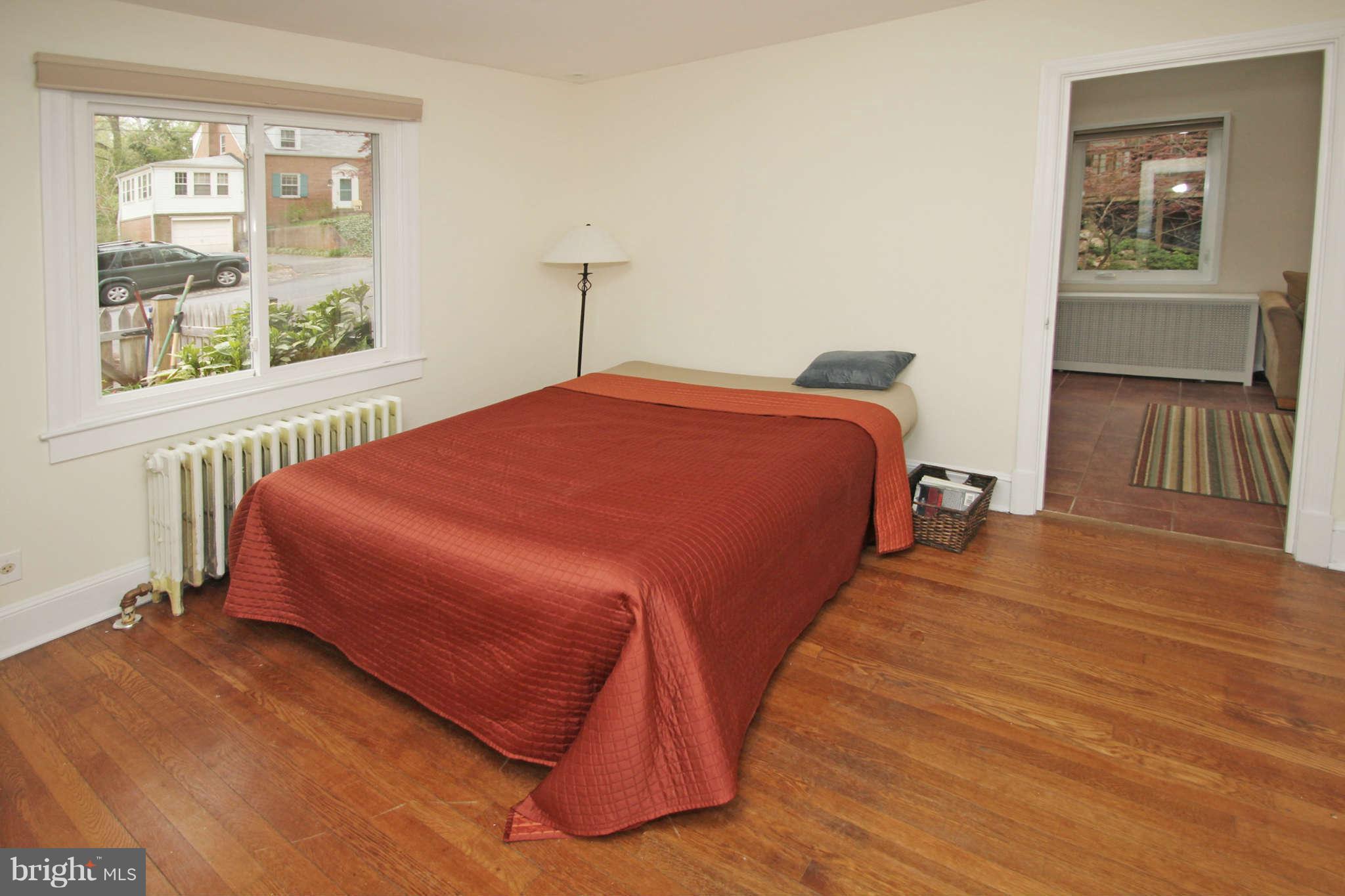 124 Hilltop Road Silver Spring, MD 20910 - Photo 7 of 29 Bedroom #3 or home office, or TV room, or ...