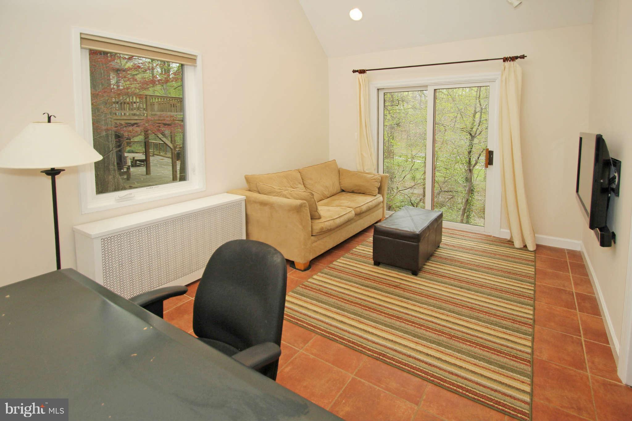 124 Hilltop Road Silver Spring, MD 20910 - Photo 9 of 29 Wonderful natural light