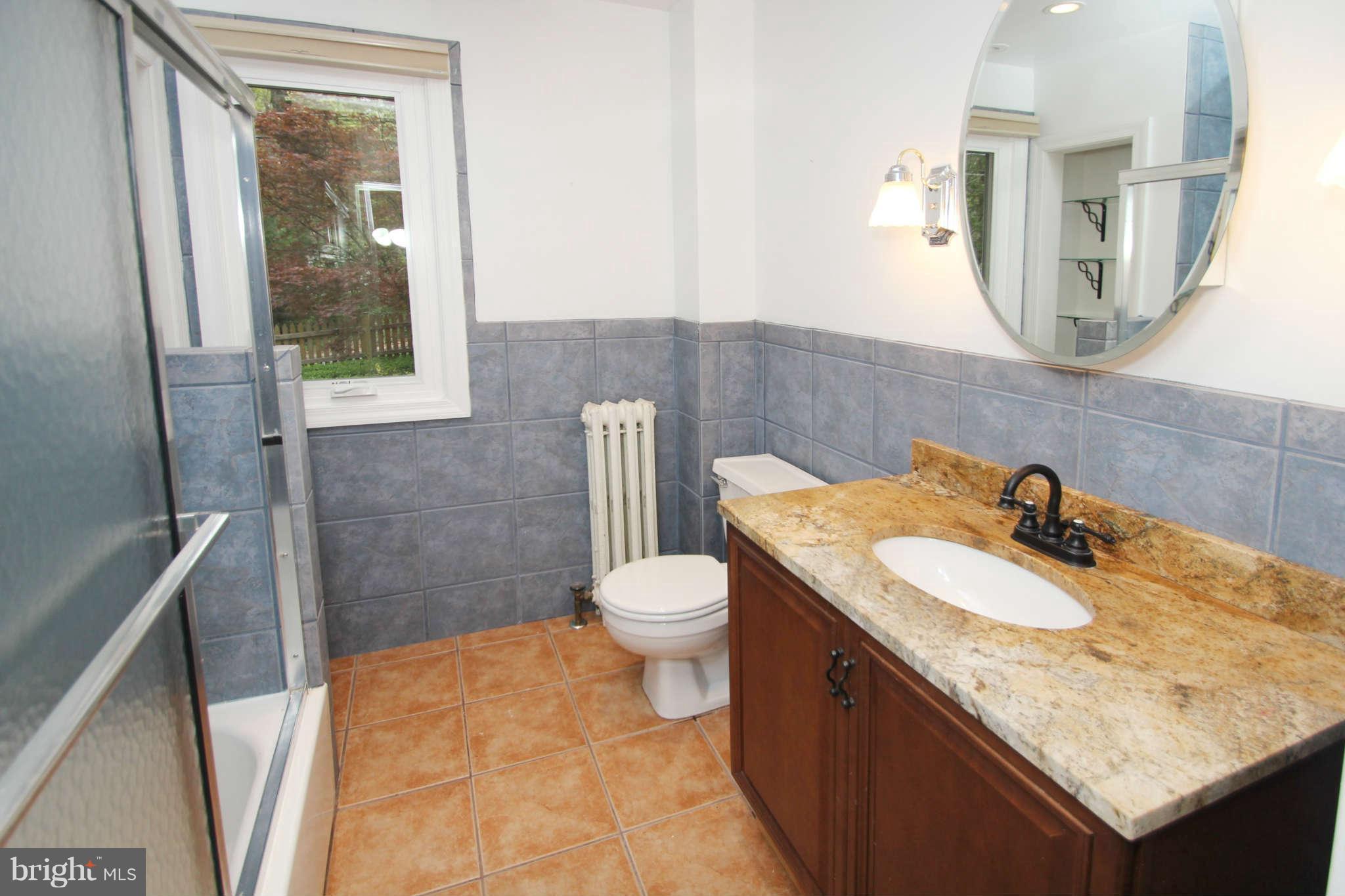 124 Hilltop Road Silver Spring, MD 20910 - Photo 10 of 29 Main level full bath