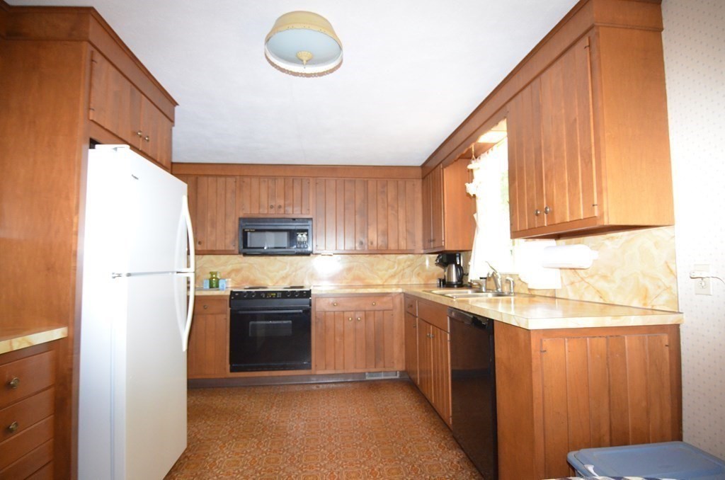 34 Mountain Road Hampden, MA 01036 - Photo 6 of 23 Gallery Image 6
