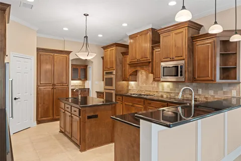 $875,000 | 11365 Lake Oak Drive, Montgomery, TX 77356