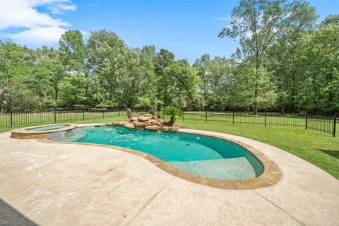 $875,000 | 11365 Lake Oak Drive, Montgomery, TX 77356