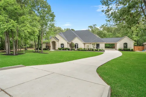 $875,000 | 11365 Lake Oak Drive, Montgomery, TX 77356