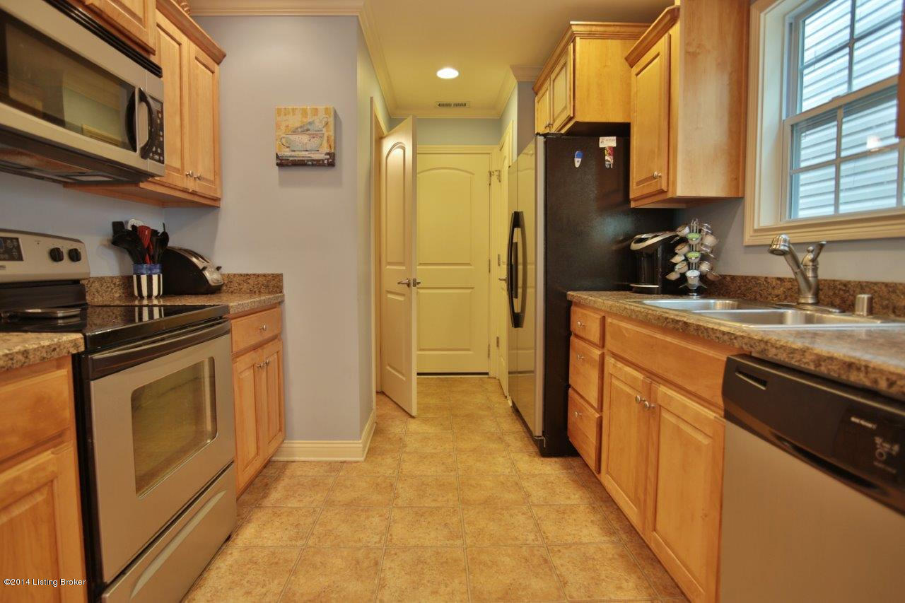 8913 Riley Avenue Louisville, KY 40242 - Photo 13 of 28 JI0A9329