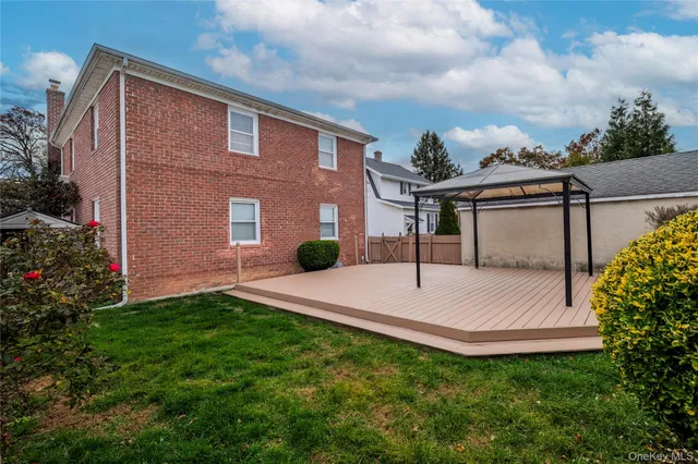 $3,200 | 60 Chestnut Street, Rockville Centre, NY 11570