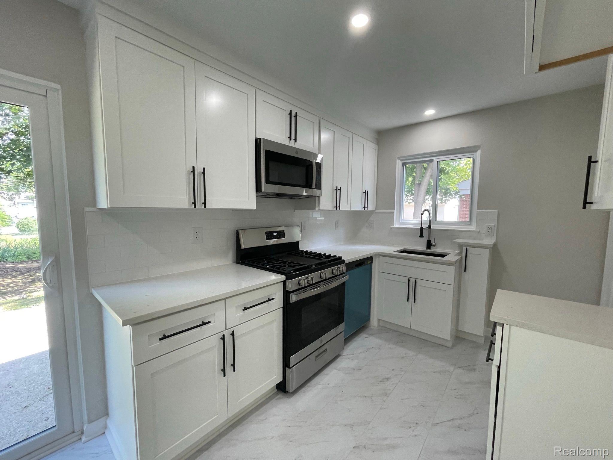 620 Miller Avenue Rochester, MI 48307 - Photo 7 of 21 Gallery Image 7