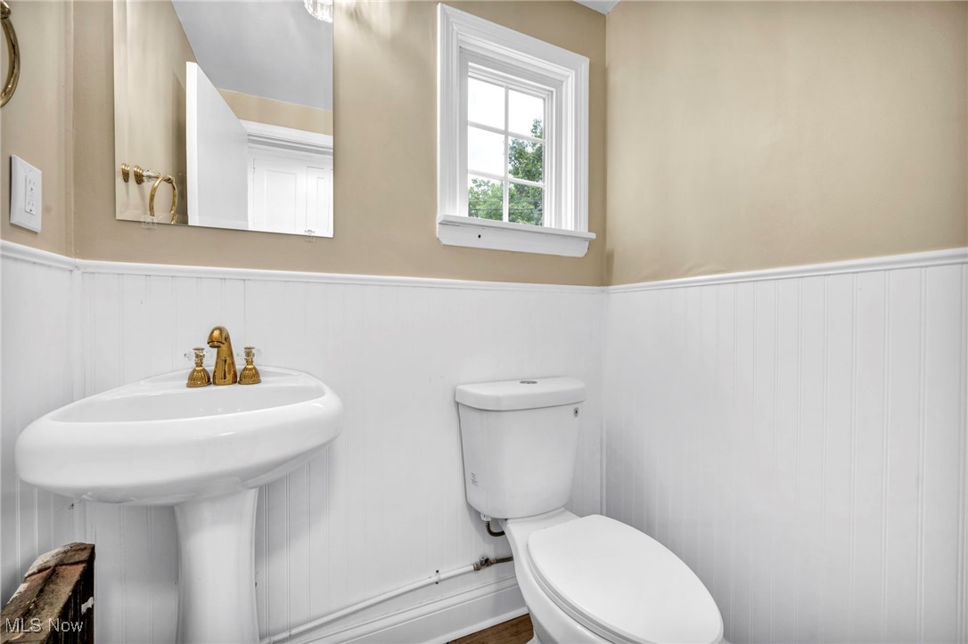 2980 East Overlook Road Cleveland, OH 44118 - Photo 16 of 49 Bathroom featuring toilet