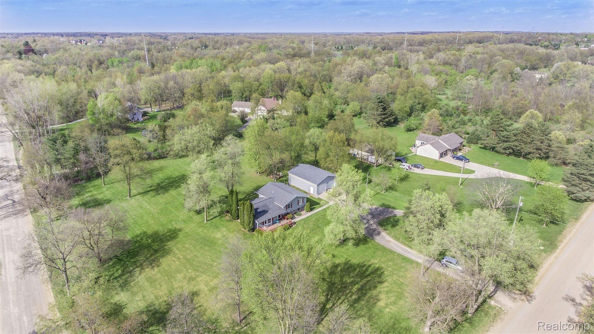9015 Hogan Road Fenton, MI 48430 - Photo 31 of 37 Photo-May-14,-5-05-16-PM.jpg