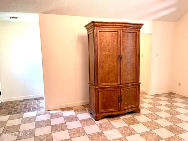 $199,900 | 2033 Hill Drive, Biloxi, MS 39532