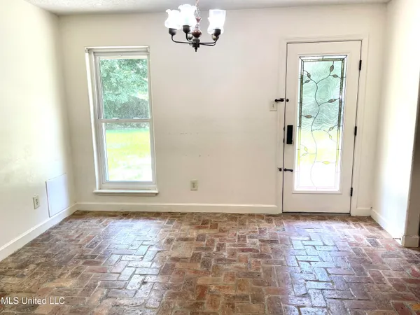 $199,900 | 2033 Hill Drive, Biloxi, MS 39532