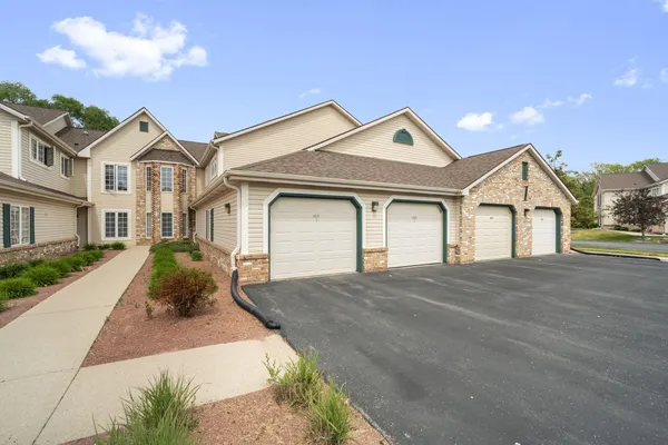 $329,999 | 4511 South 124th Street, New Berlin, WI 53151