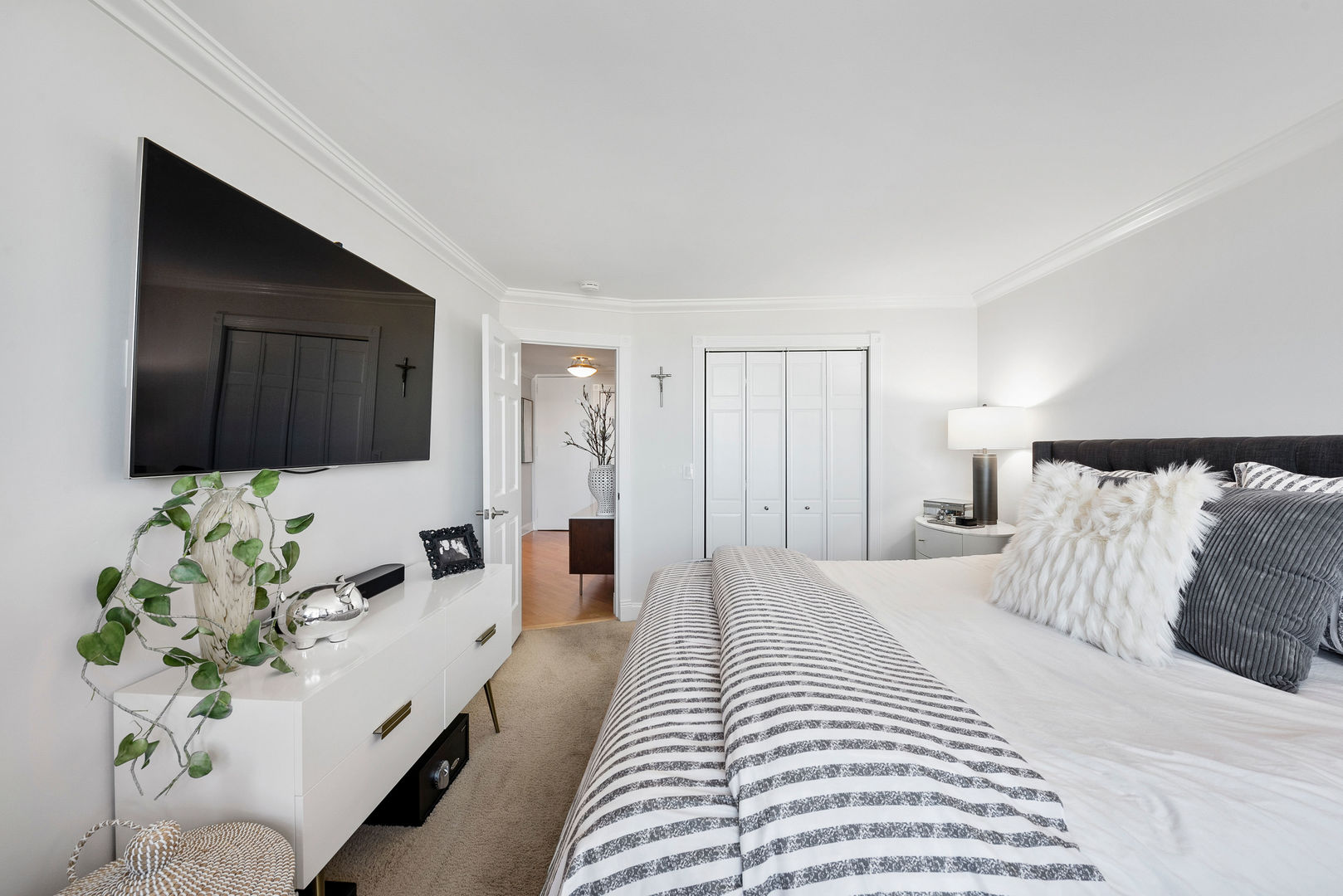 1030 North State Street, Unit 27C Chicago, IL 60610 - Photo 14 of 19