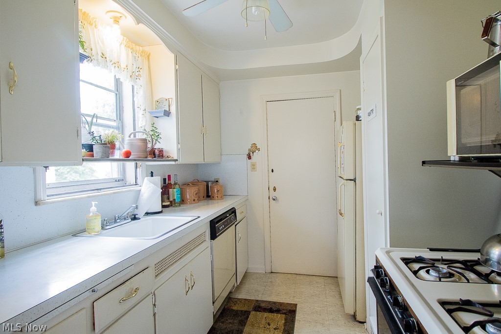 13660 Cedar Road Cleveland, OH 44118 - Photo 8 of 35