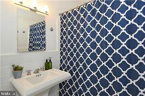 6001 Conway Road Bethesda, MD 20817 - Photo 7 of 21 HALL BATH