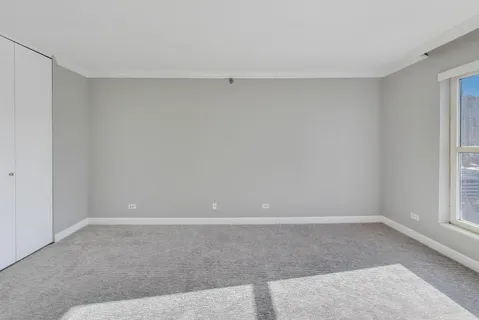a view of a big room with closet and windows