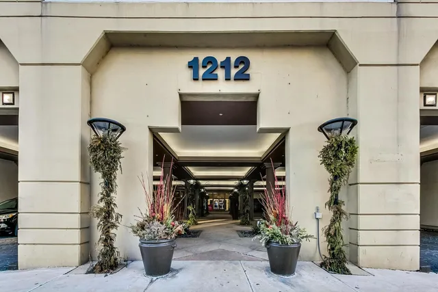 $275,000 | 1212 North LaSalle Drive, Unit 1809, Chicago, IL 60610