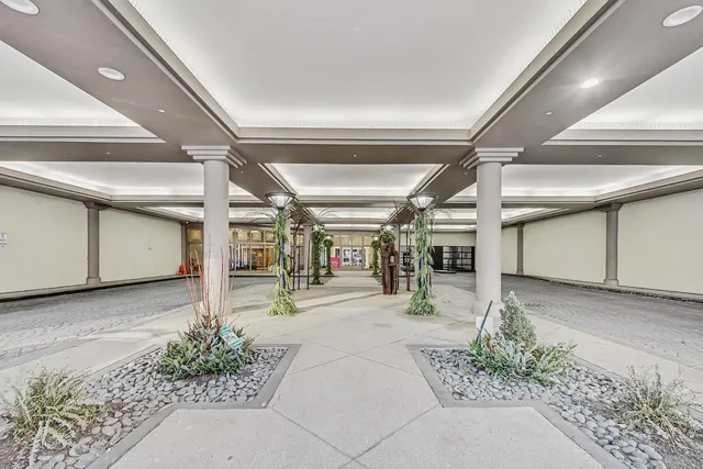 $275,000 | 1212 North LaSalle Drive, Unit 1809, Chicago, IL 60610