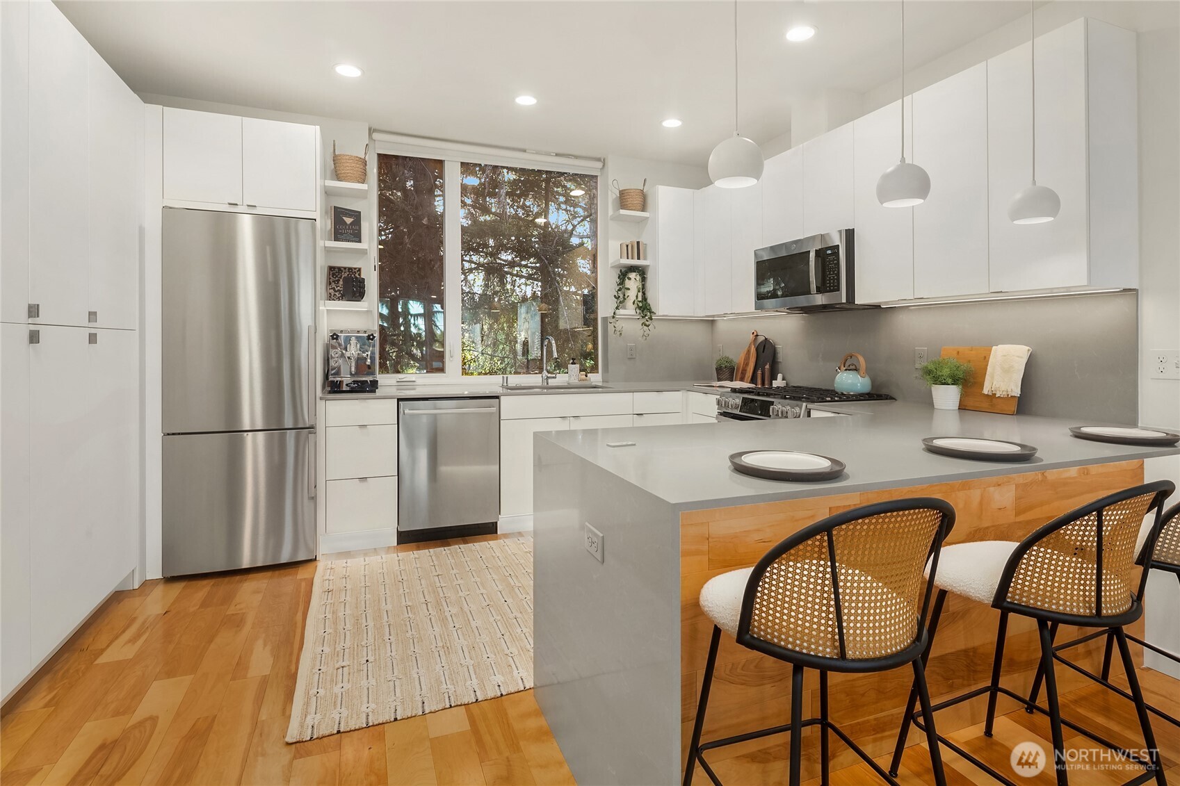 3611 Whitman Avenue North Seattle, WA 98103 - Photo 9 of 40