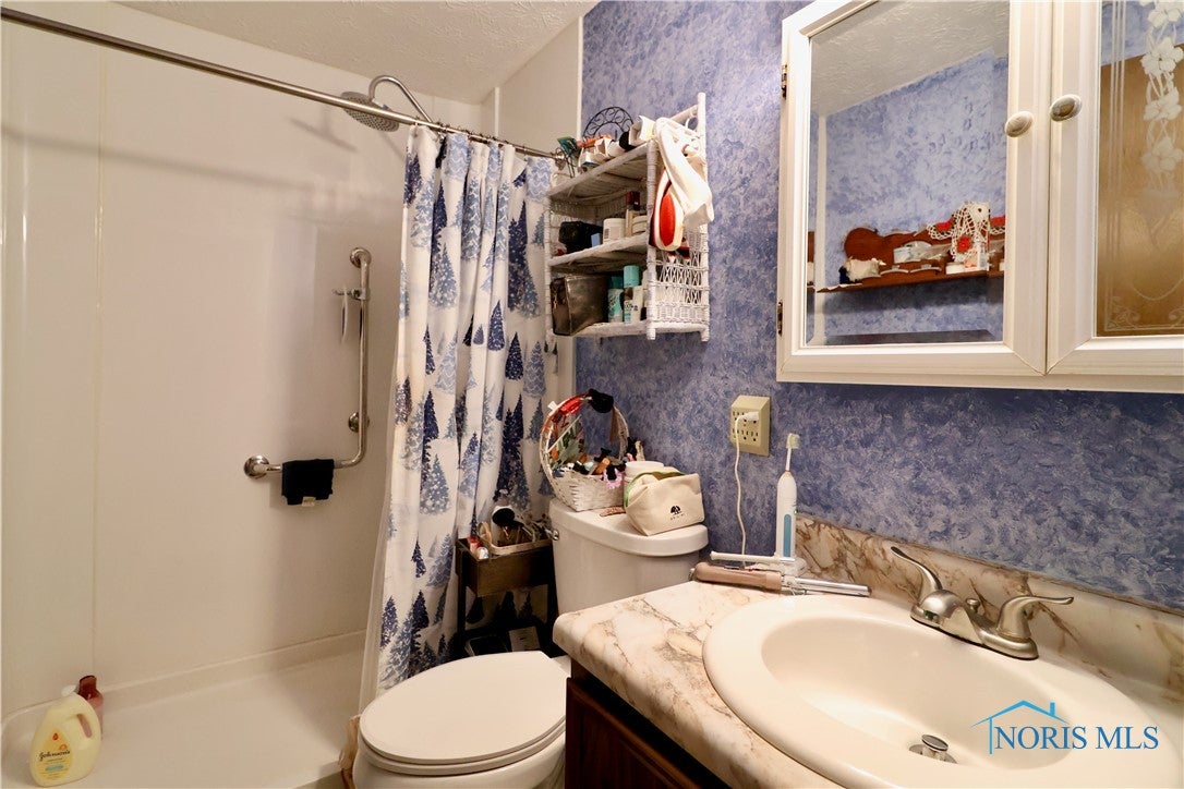 5454 Brook Point Road Toledo, OH 43611 - Photo 9 of 35 Gallery Image 9