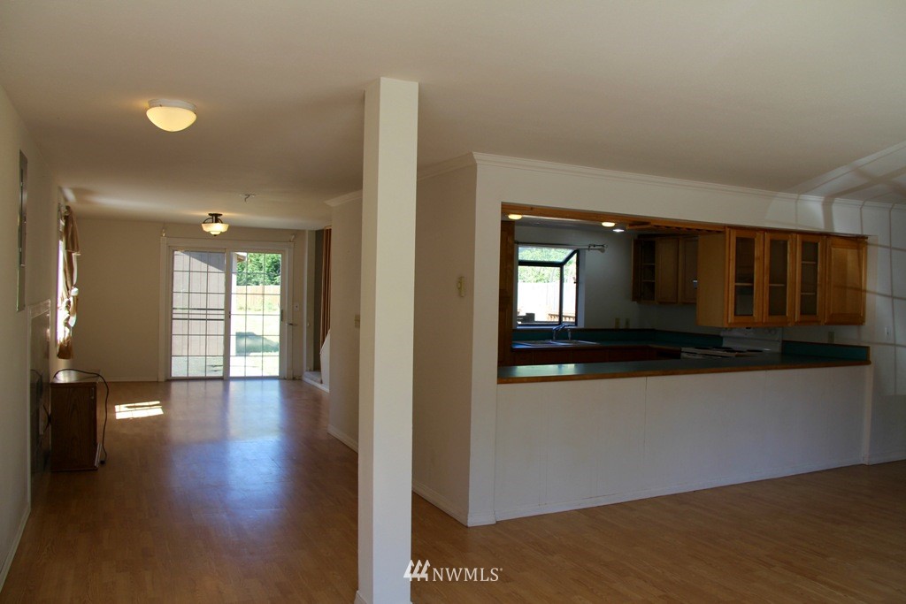 7819 203rd Street Southwest Edmonds, WA 98026 - Photo 3 of 15 Gallery Image 3